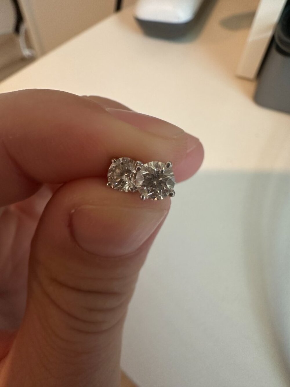 Diamond earring studs - Picture 2 of 2